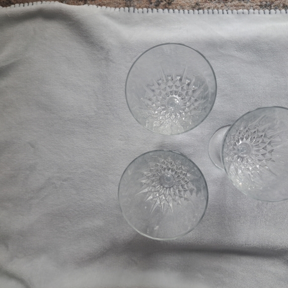 Vintage Luminarc Crystal Wine Glass 6.5" Set of 3 - Picture 15 of 15